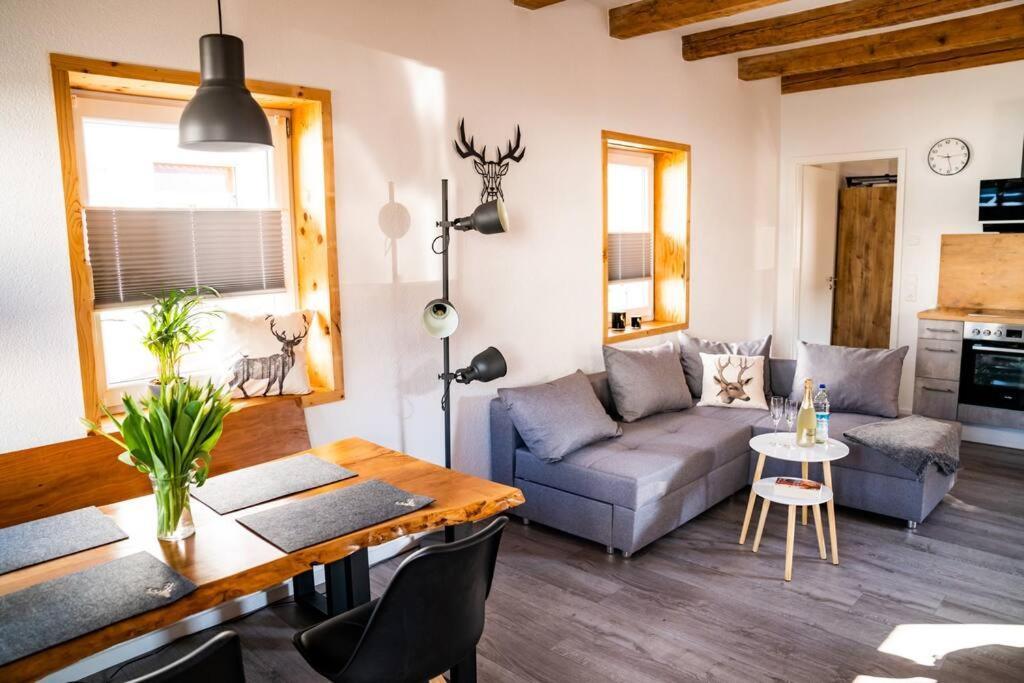 Neu Renoviertes Ferienhaus/Wohnunng Kleine Auszeit Sonnenbühl Exterior foto
